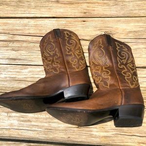 Justin Men’s Brown Cowboy Boots!  Gently Used!